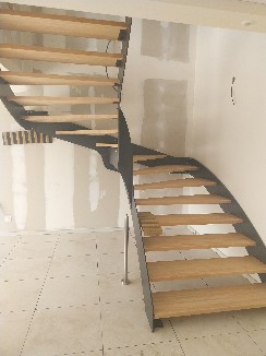 Fabrication de marches d'escalier en hêtre