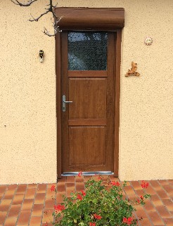 Pose d'une porte d'entrée en pvc