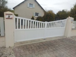 Pose d'un portail en aluminium 